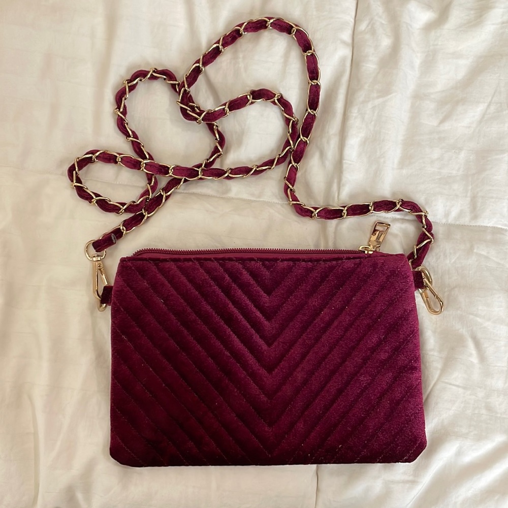 Boutique velvet purse with gold chain. Good condition.
